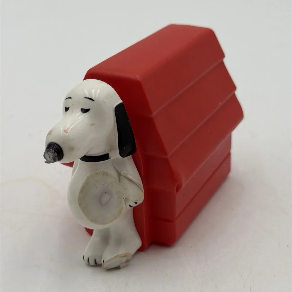 Vintage AVON  SNOOPY & DOGHOUSE New w Box No Shampoo 1969